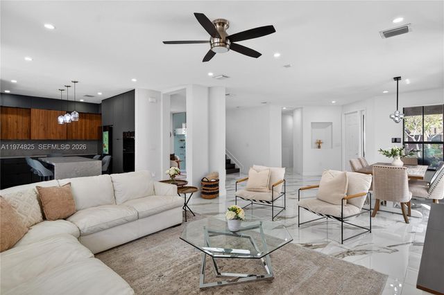 3542 W 93rd Pl, Hialeah, FL 33018