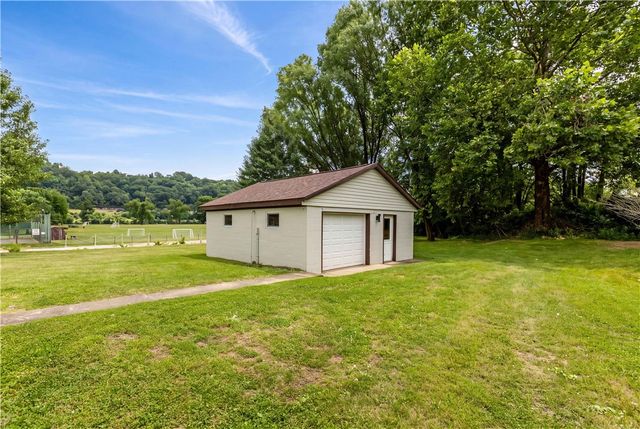 2 Frick St, Charleroi Boro, PA 15432