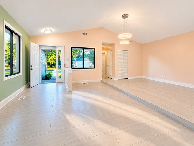 1191 Hialeah Lane, Hanover Park, IL 60133