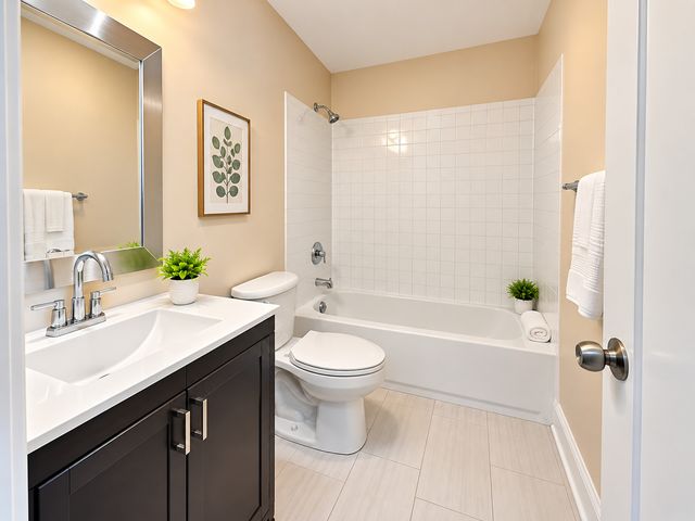 1191 Hialeah Lane, Hanover Park, IL 60133