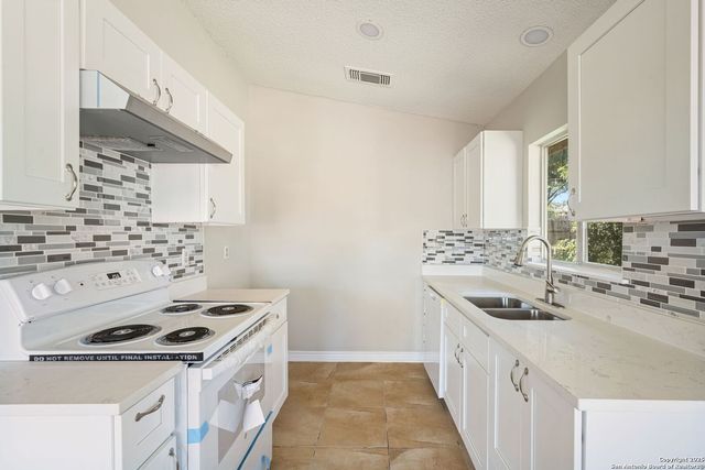 8423 Clear Meadow, Converse, TX 78109