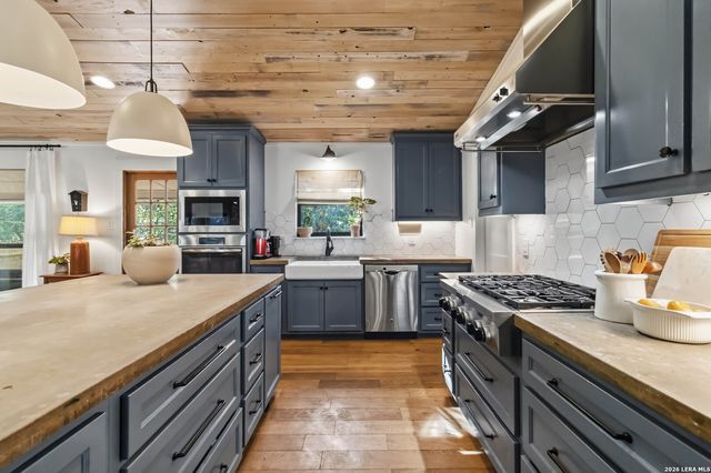 115 W TANGLEWOOD DR, New Braunfels, TX 78130