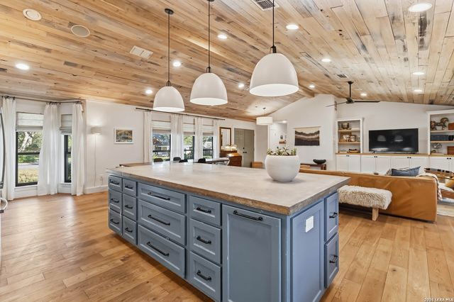 115 W TANGLEWOOD DR, New Braunfels, TX 78130
