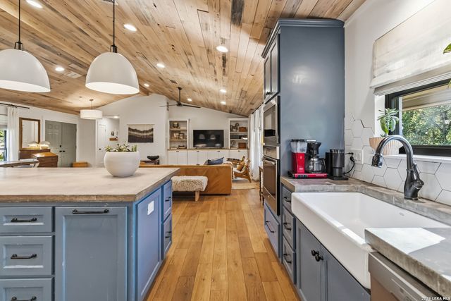 115 W TANGLEWOOD DR, New Braunfels, TX 78130