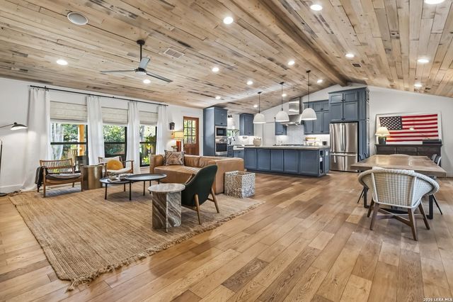 115 W TANGLEWOOD DR, New Braunfels, TX 78130