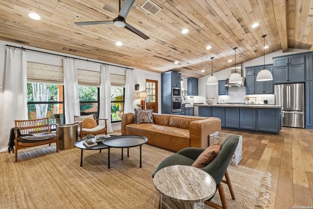 115 W TANGLEWOOD DR, New Braunfels, TX 78130