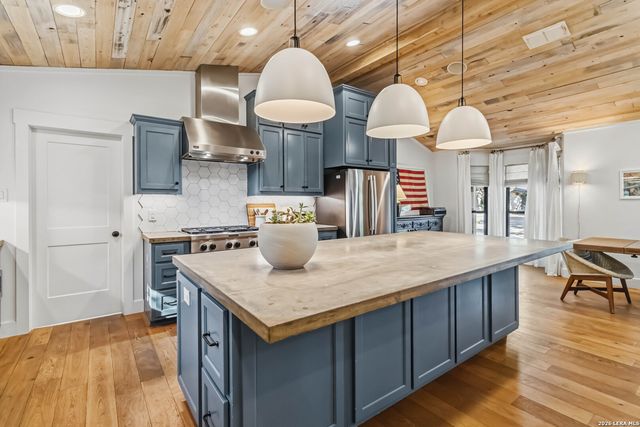 115 W TANGLEWOOD DR, New Braunfels, TX 78130