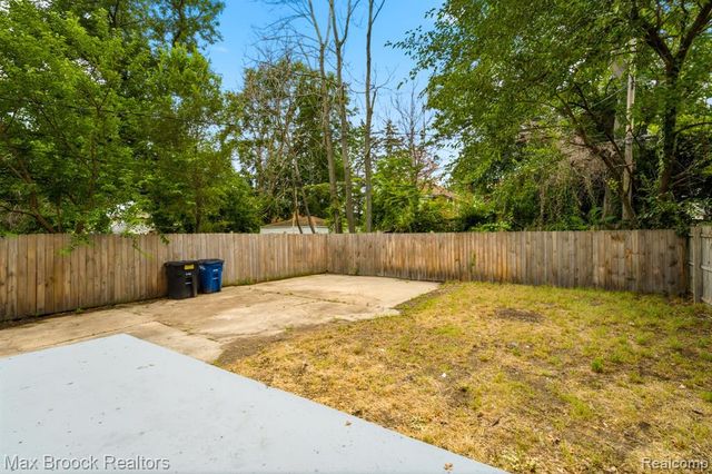 17553 Roselawn Street, Detroit, MI 48221