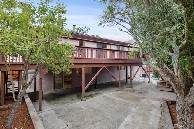 1 Cape Breton Court, Pacifica, CA 94044