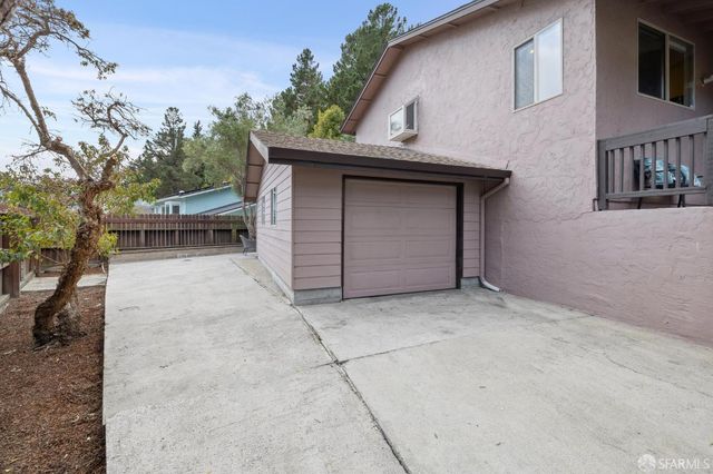 1 Cape Breton Court, Pacifica, CA 94044