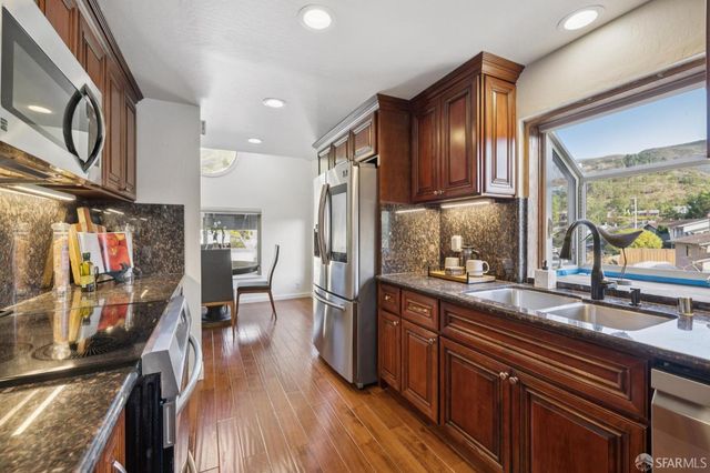 1 Cape Breton Court, Pacifica, CA 94044