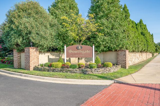 91 Southgate Circle, Massapequa Park, NY 11762