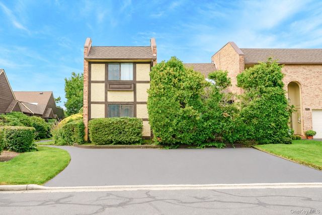 91 Southgate Circle, Massapequa Park, NY 11762