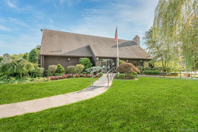 91 Southgate Circle, Massapequa Park, NY 11762