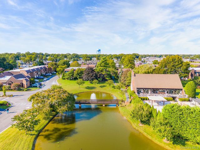 91 Southgate Circle, Massapequa Park, NY 11762