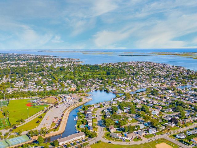 91 Southgate Circle, Massapequa Park, NY 11762