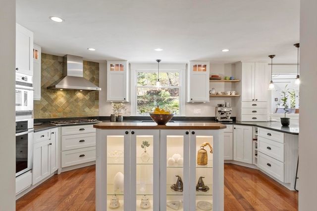 16 Hastings Rd, Lexington, MA 02421