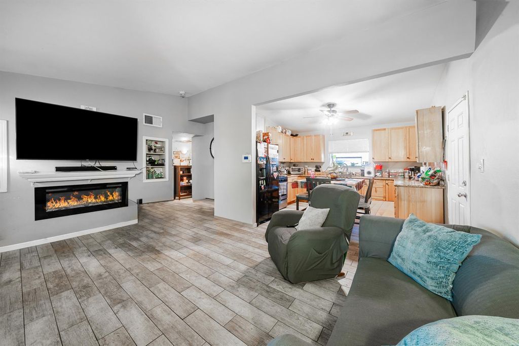 Image 13 of property listing at 6364 N San Pablo Avenue, Fresno, CA 93704