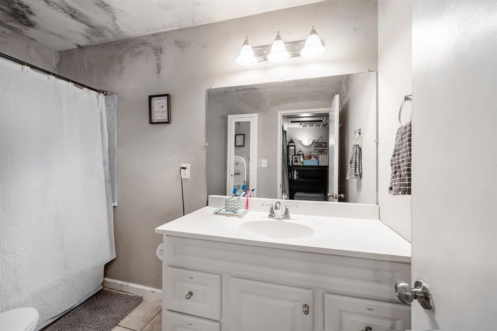 Image 14 of property listing at 6364 N San Pablo Avenue, Fresno, CA 93704