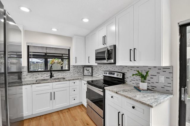 12260 Old Country Road S, Wellington, FL 33414