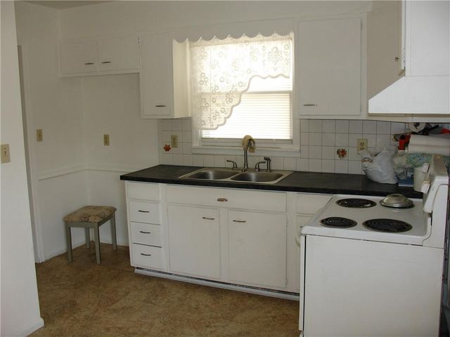 823 S Savage Street, Independence, MO 64050