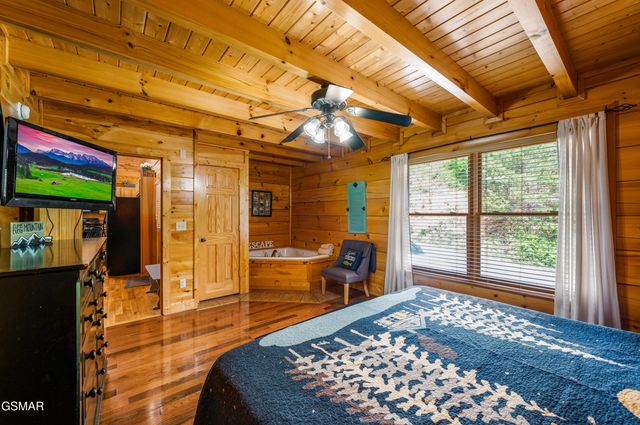 1808 Panther Path Way, Sevierville, TN 37876