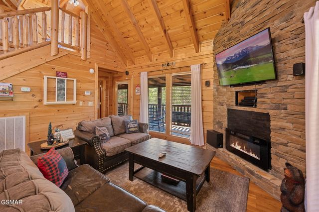 1808 Panther Path Way, Sevierville, TN 37876