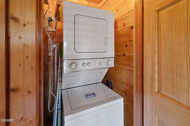 1808 Panther Path Way, Sevierville, TN 37876