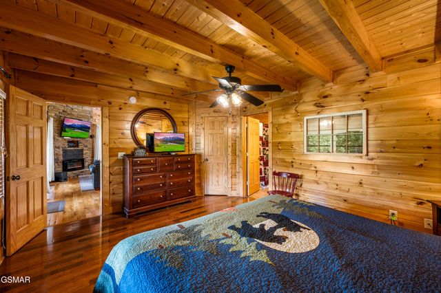 1808 Panther Path Way, Sevierville, TN 37876