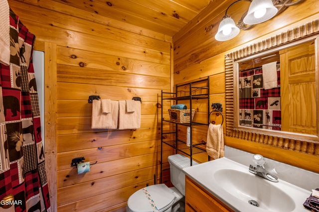 1808 Panther Path Way, Sevierville, TN 37876