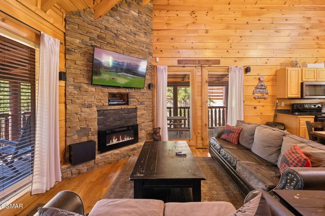 1808 Panther Path Way, Sevierville, TN 37876