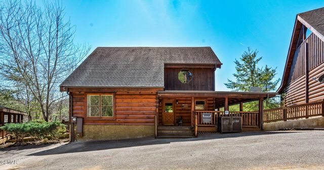 1808 Panther Path Way, Sevierville, TN 37876