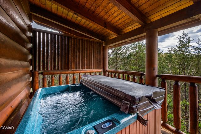 1808 Panther Path Way, Sevierville, TN 37876