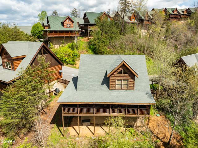 1808 Panther Path Way, Sevierville, TN 37876