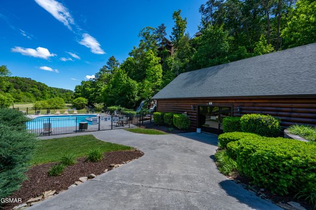 1808 Panther Path Way, Sevierville, TN 37876