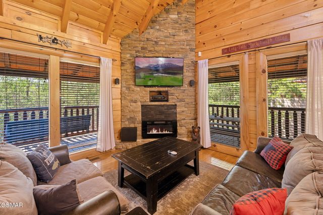 1808 Panther Path Way, Sevierville, TN 37876