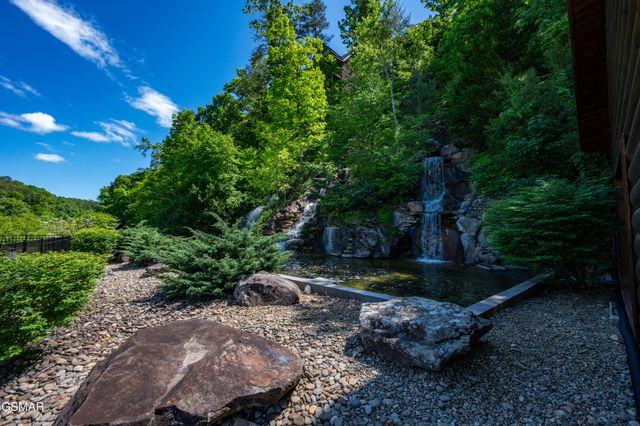 1808 Panther Path Way, Sevierville, TN 37876