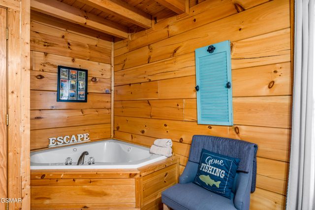 1808 Panther Path Way, Sevierville, TN 37876