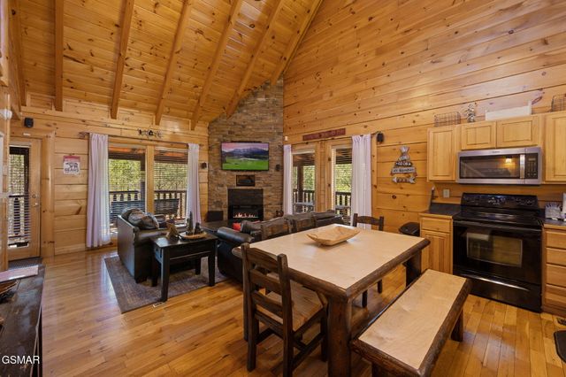 1808 Panther Path Way, Sevierville, TN 37876