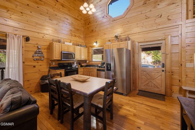 1808 Panther Path Way, Sevierville, TN 37876