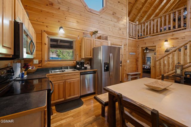 1808 Panther Path Way, Sevierville, TN 37876