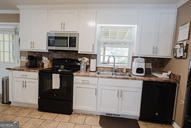 222 Redbud Drive, Barnesville, GA 30204