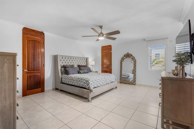 L-9 MAR MEDITERRANEO STREET 698, Dorado, PR 00646