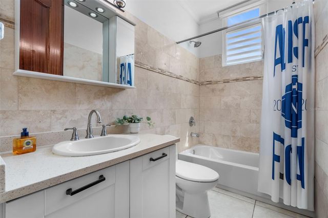 L-9 MAR MEDITERRANEO STREET 698, Dorado, PR 00646