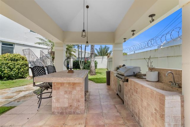 L-9 MAR MEDITERRANEO STREET 698, Dorado, PR 00646