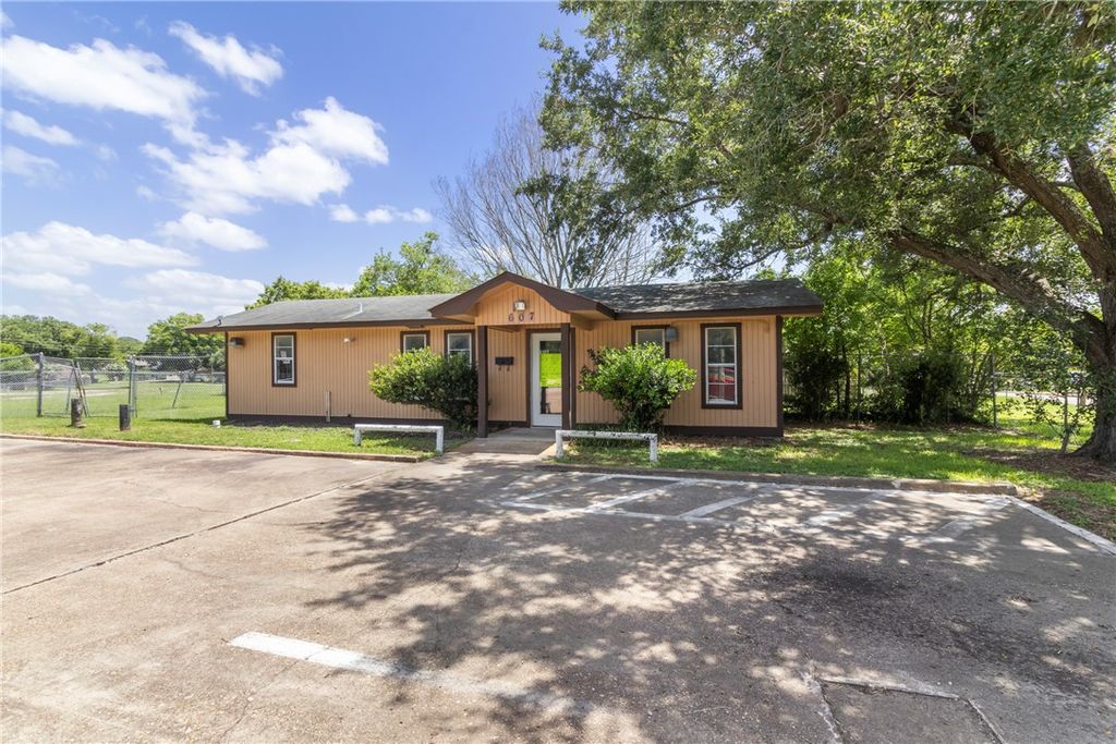607 West Martin Luther King Jr Street, Bryan, TX 77803 — photo 2