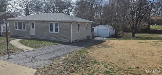 63 S Dellwood Avenue, Crystal Lake Park, MO 63135
