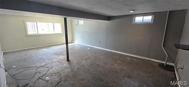 63 S Dellwood Avenue, Crystal Lake Park, MO 63135