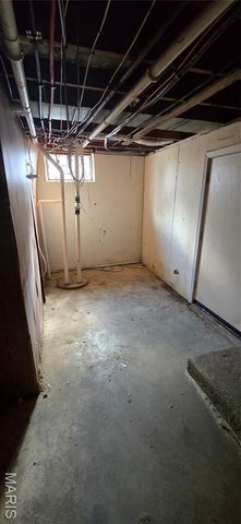 63 S Dellwood Avenue, Crystal Lake Park, MO 63135