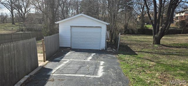 63 S Dellwood Avenue, Crystal Lake Park, MO 63135